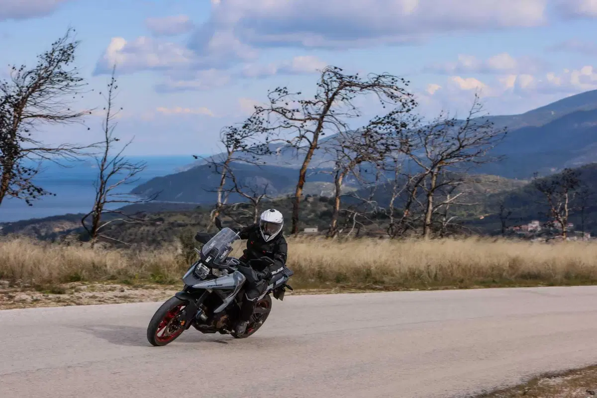 Test Suzuki V-Strom 1050 e 1050 DE: ora c’è anche il 21 pollici. Il fuoristrada è servito! [VIDEO e GALLERY] (61)