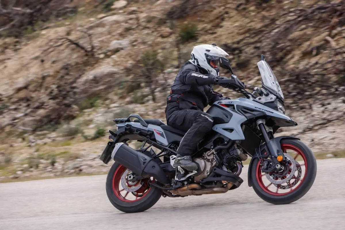 Test Suzuki V-Strom 1050 e 1050 DE: ora c’è anche il 21 pollici. Il fuoristrada è servito! [VIDEO e GALLERY] (65)