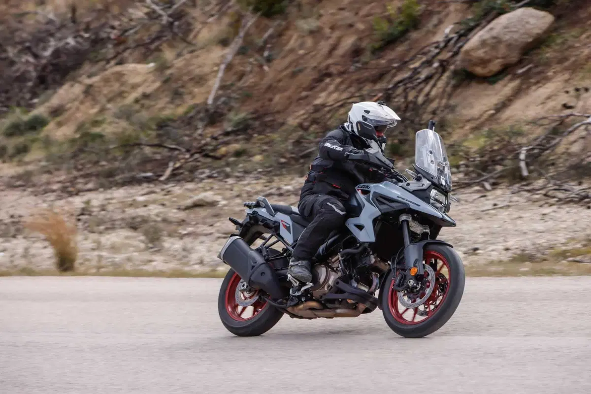 Test Suzuki V-Strom 1050 e 1050 DE: ora c’è anche il 21 pollici. Il fuoristrada è servito! [VIDEO e GALLERY] (67)