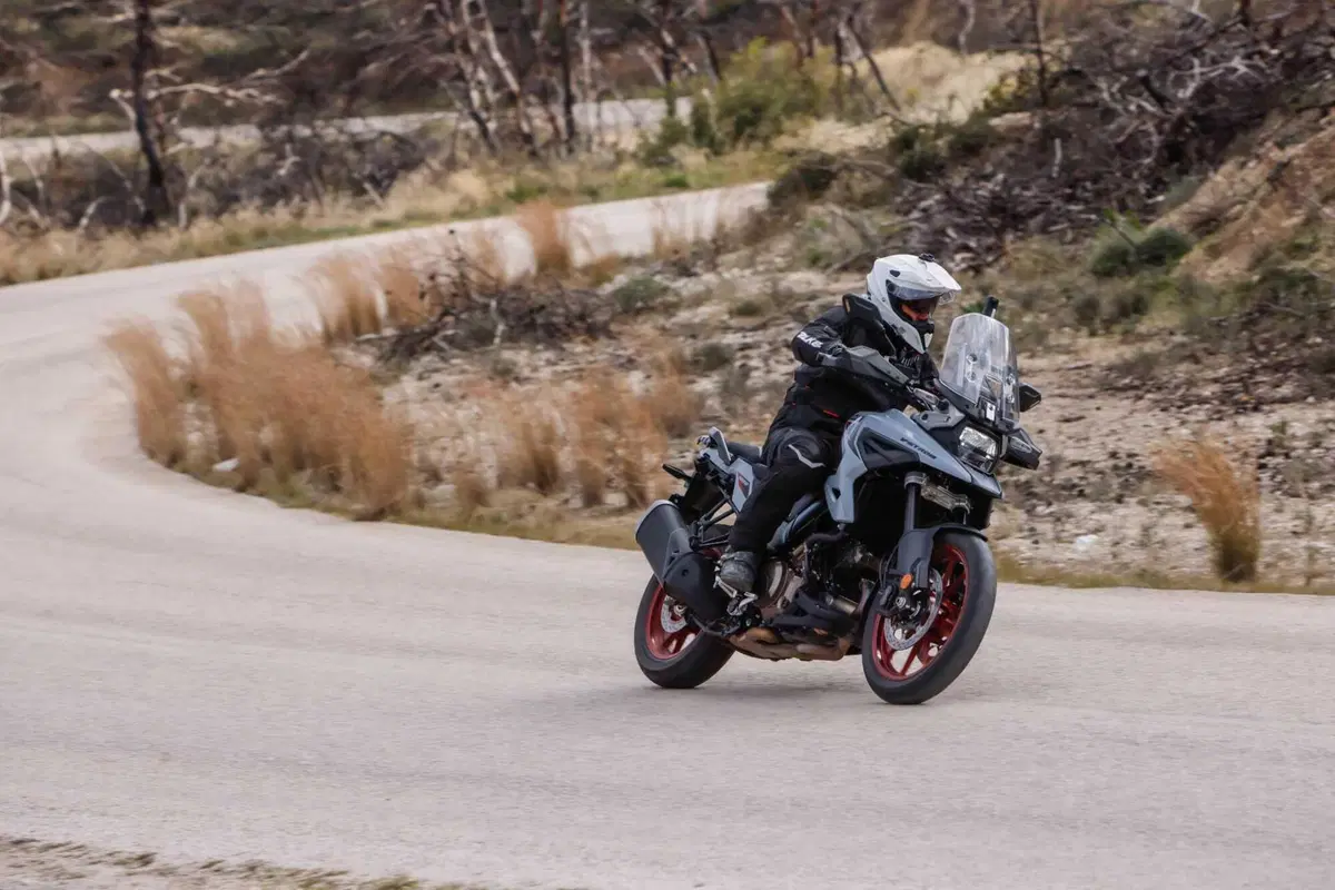 Test Suzuki V-Strom 1050 e 1050 DE: ora c’è anche il 21 pollici. Il fuoristrada è servito! [VIDEO e GALLERY] (71)