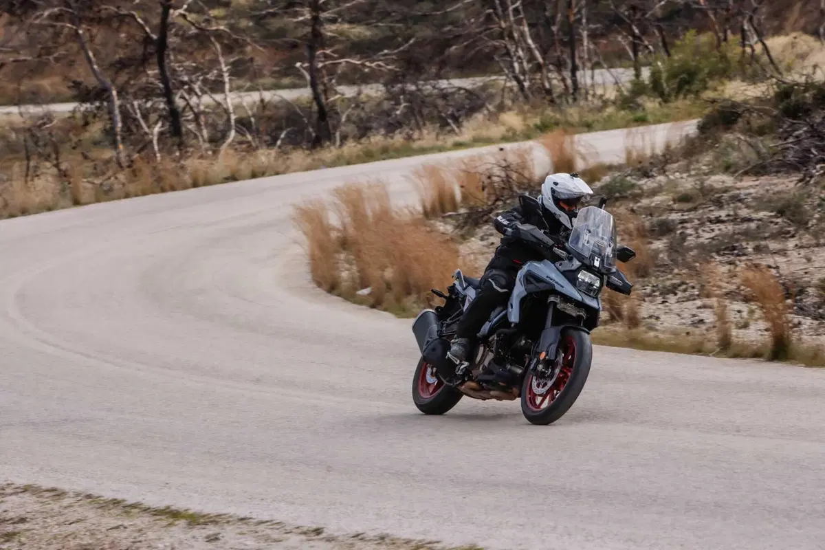 Test Suzuki V-Strom 1050 e 1050 DE: ora c’è anche il 21 pollici. Il fuoristrada è servito! [VIDEO e GALLERY] (68)