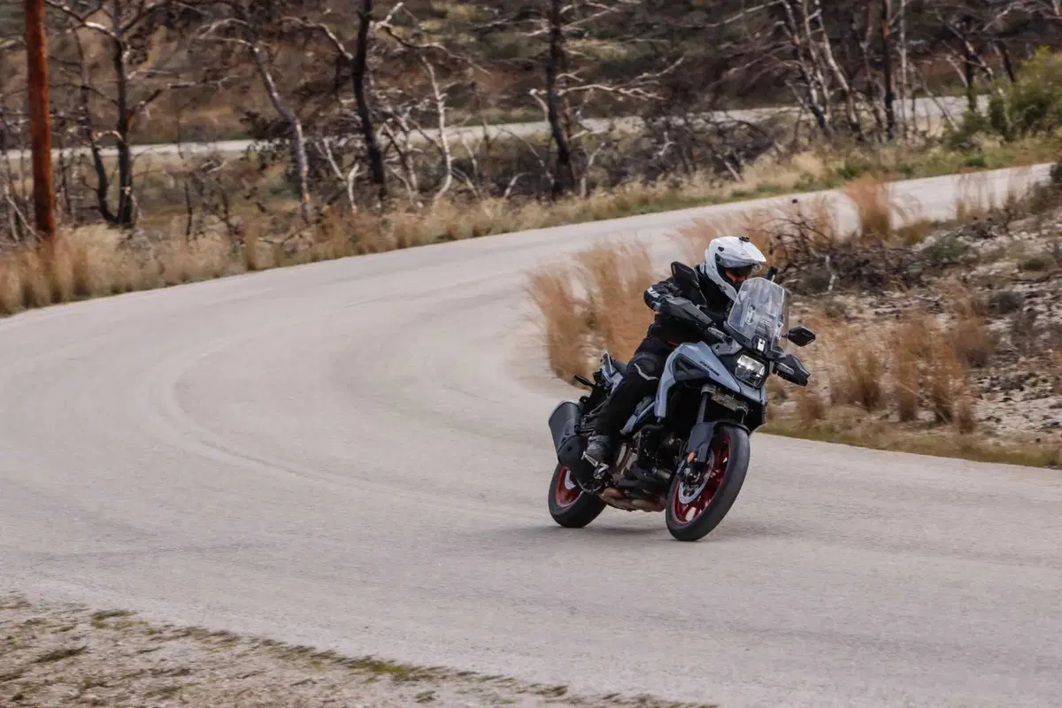 Test Suzuki V-Strom 1050 e 1050 DE: ora c’è anche il 21 pollici. Il fuoristrada è servito! [VIDEO e GALLERY] (69)