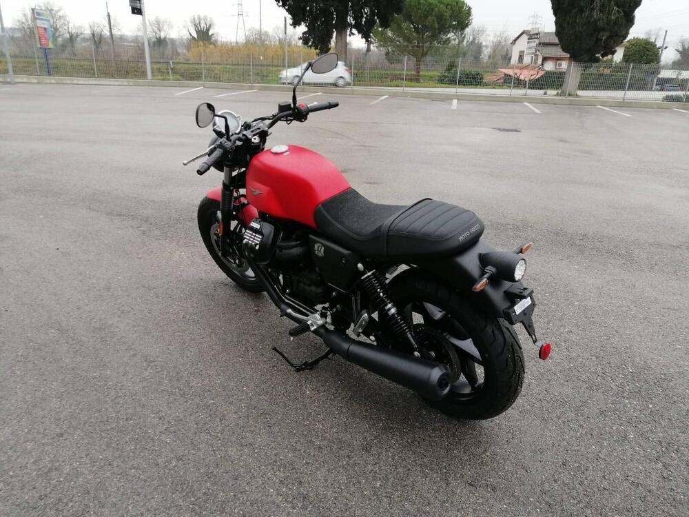Moto Guzzi V7 Stone (2021 - 24) (3)