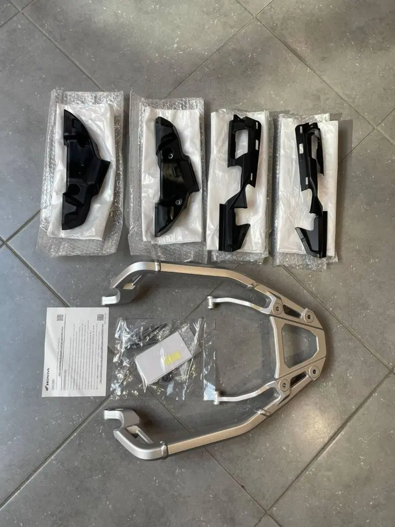 PORTAPACCHI E SUPPORTO VALIGE AFRICA TWIN 08L88-MK Honda