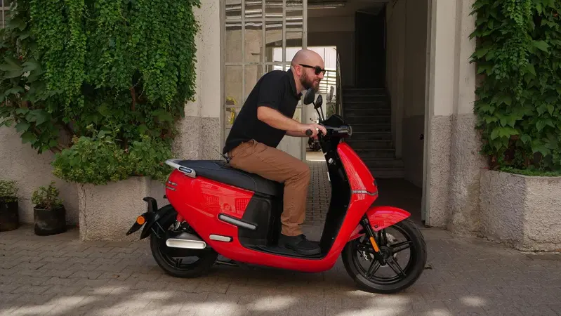 Horwin EK3, lo scooter elettrico per affrontare la citt&agrave; con stile [VIDEO e GALLERY]
