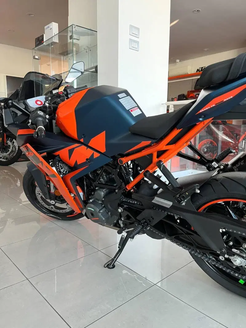 KTM RC 390 (2022 - 26) (2)