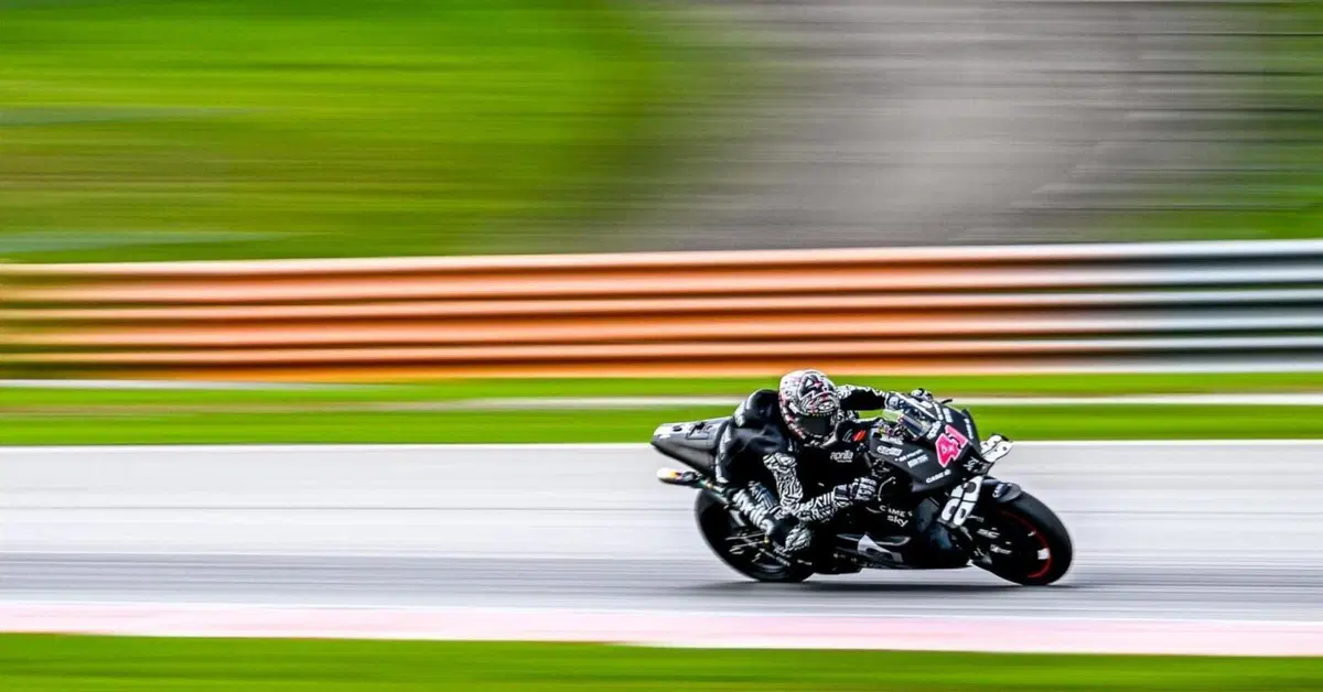 MotoGP 2023. Pecco Bagnaia e Ducati ritoccano la velocit&agrave; massima a Sepang: 337,5 km/h. Ma Aprilia fa lo stesso! E Yamaha?