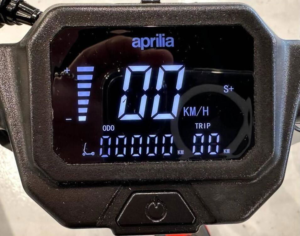 APRILIA E-SR1 2023 (3)