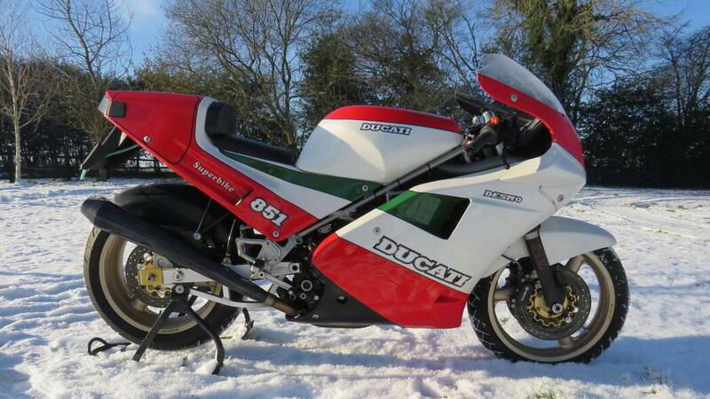 All&#039;asta la Ducati 851 Tricolore di Ron Haslam. Mai accesa, zero chilometri