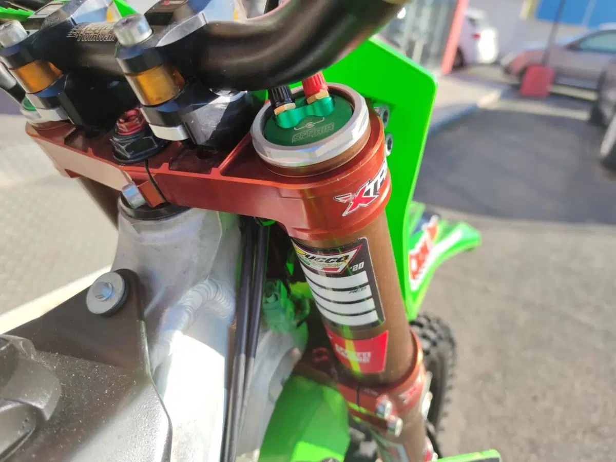 Kawasaki KX450F (2016) (9)