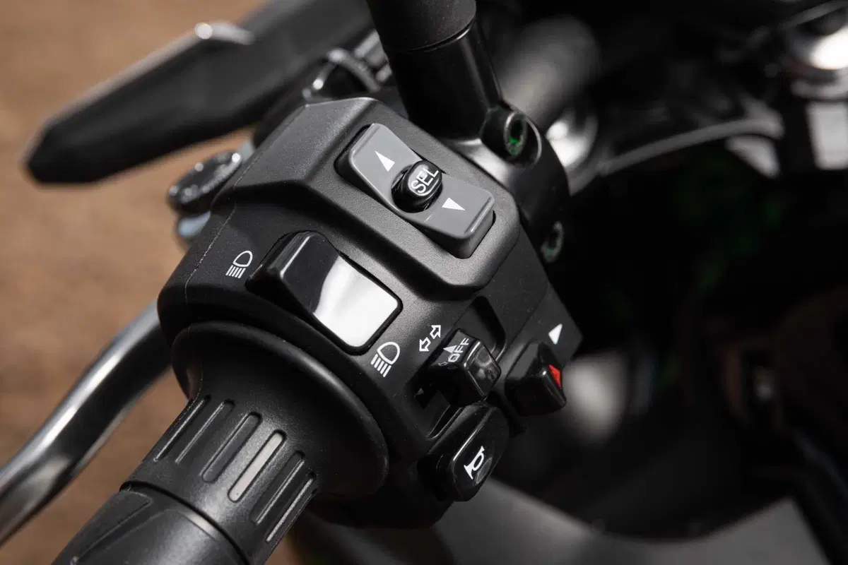 Nuda o carenata? Doppio test Kawasaki Z650 e Ninja 650 2023 [VIDEO] (11)