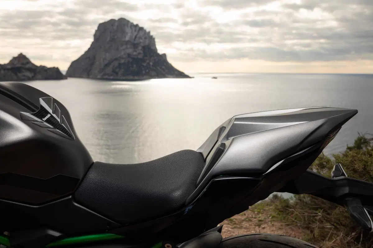 Nuda o carenata? Doppio test Kawasaki Z650 e Ninja 650 2023 [VIDEO] (12)