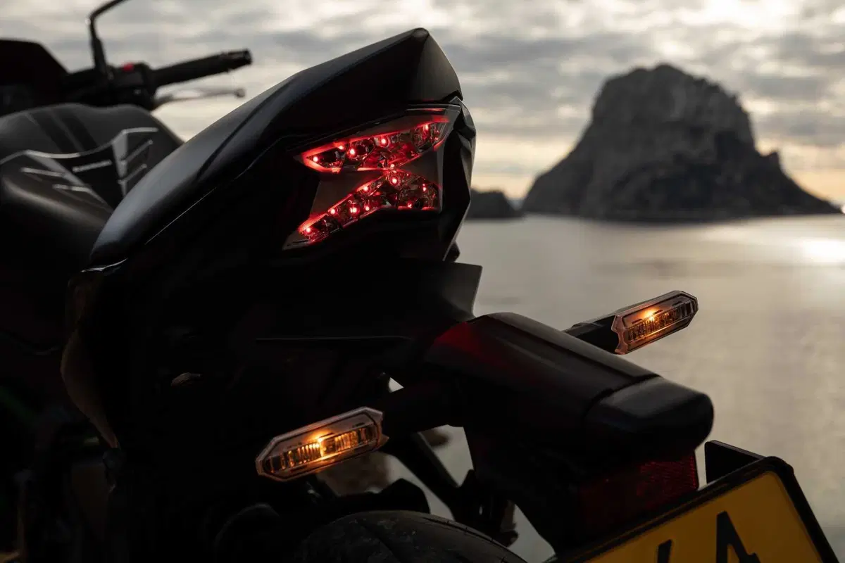 Nuda o carenata? Doppio test Kawasaki Z650 e Ninja 650 2023 [VIDEO] (13)