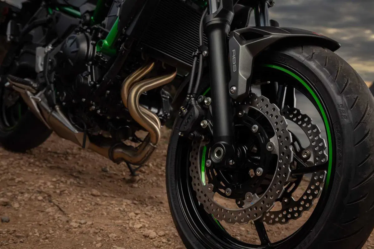 Nuda o carenata? Doppio test Kawasaki Z650 e Ninja 650 2023 [VIDEO] (14)