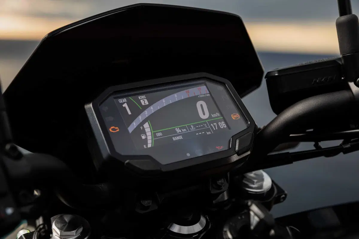 Nuda o carenata? Doppio test Kawasaki Z650 e Ninja 650 2023 [VIDEO] (17)