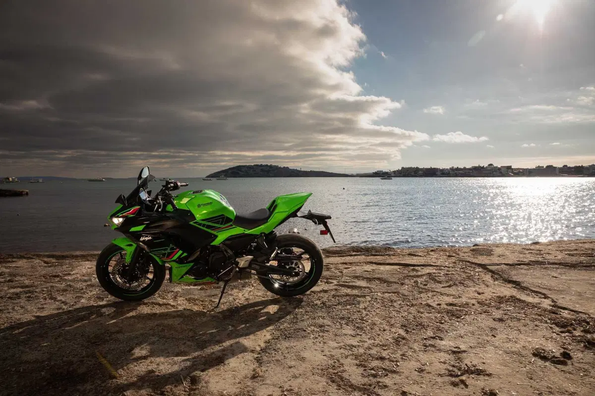 Nuda o carenata? Doppio test Kawasaki Z650 e Ninja 650 2023 [VIDEO] (19)