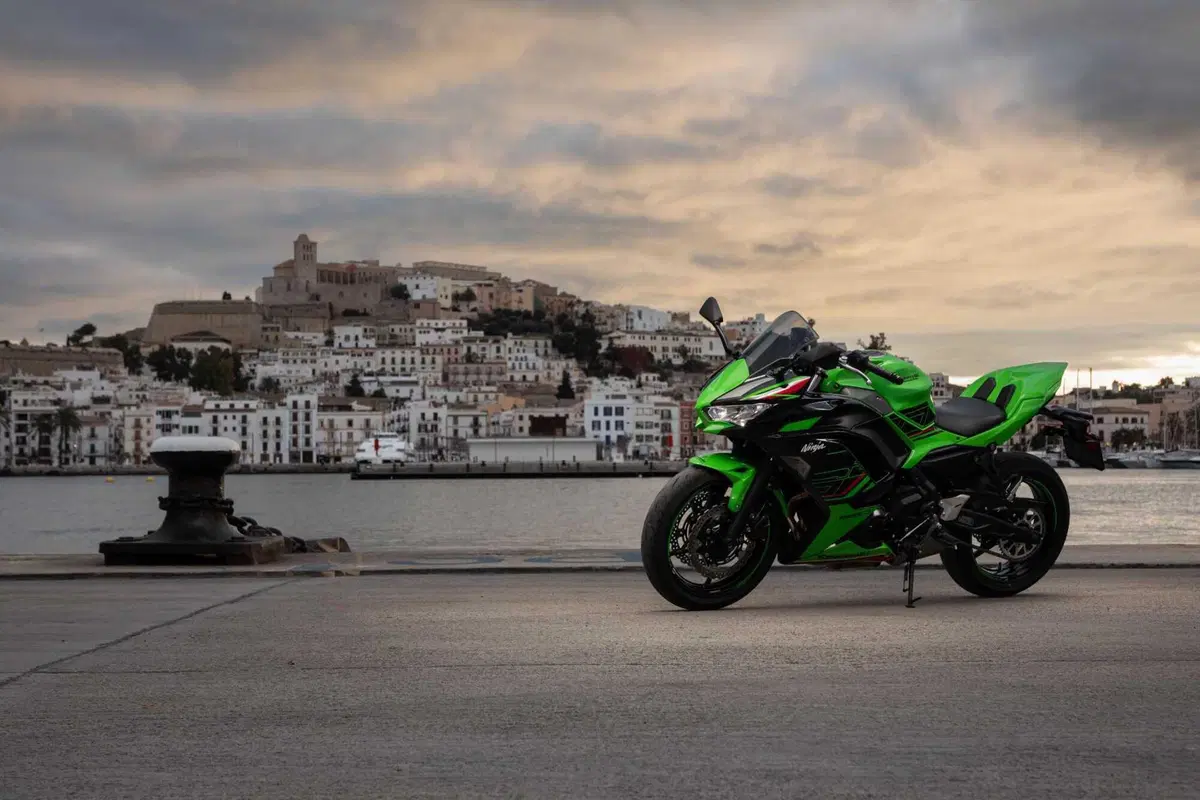 Nuda o carenata? Doppio test Kawasaki Z650 e Ninja 650 2023 [VIDEO] (23)