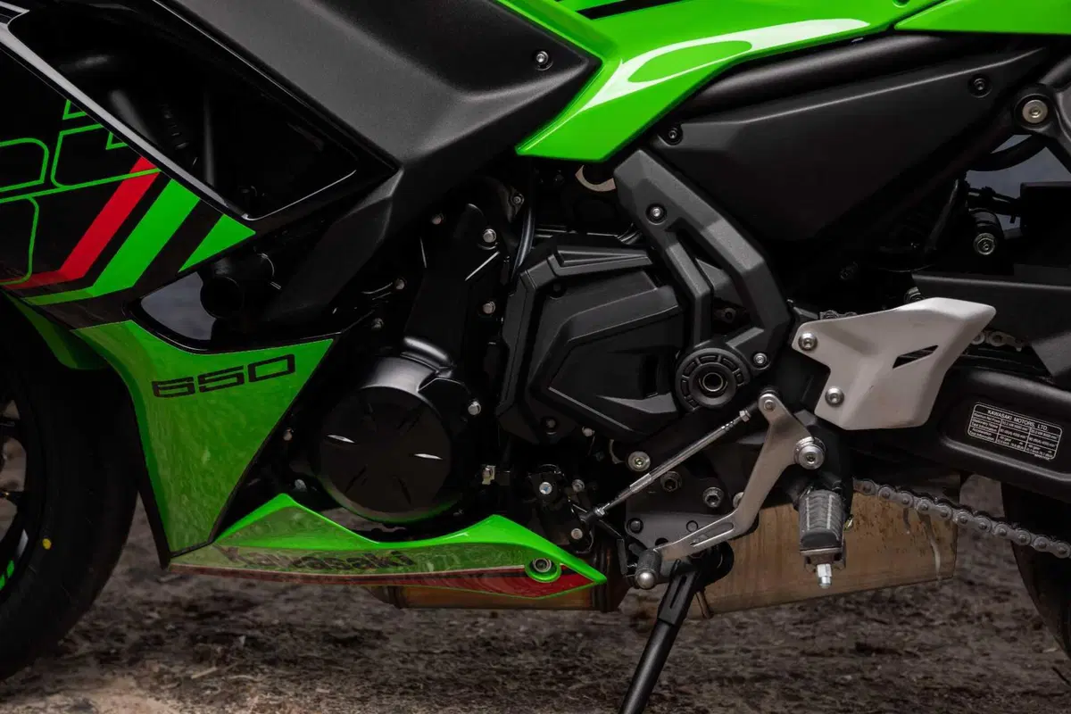Nuda o carenata? Doppio test Kawasaki Z650 e Ninja 650 2023 [VIDEO] (24)
