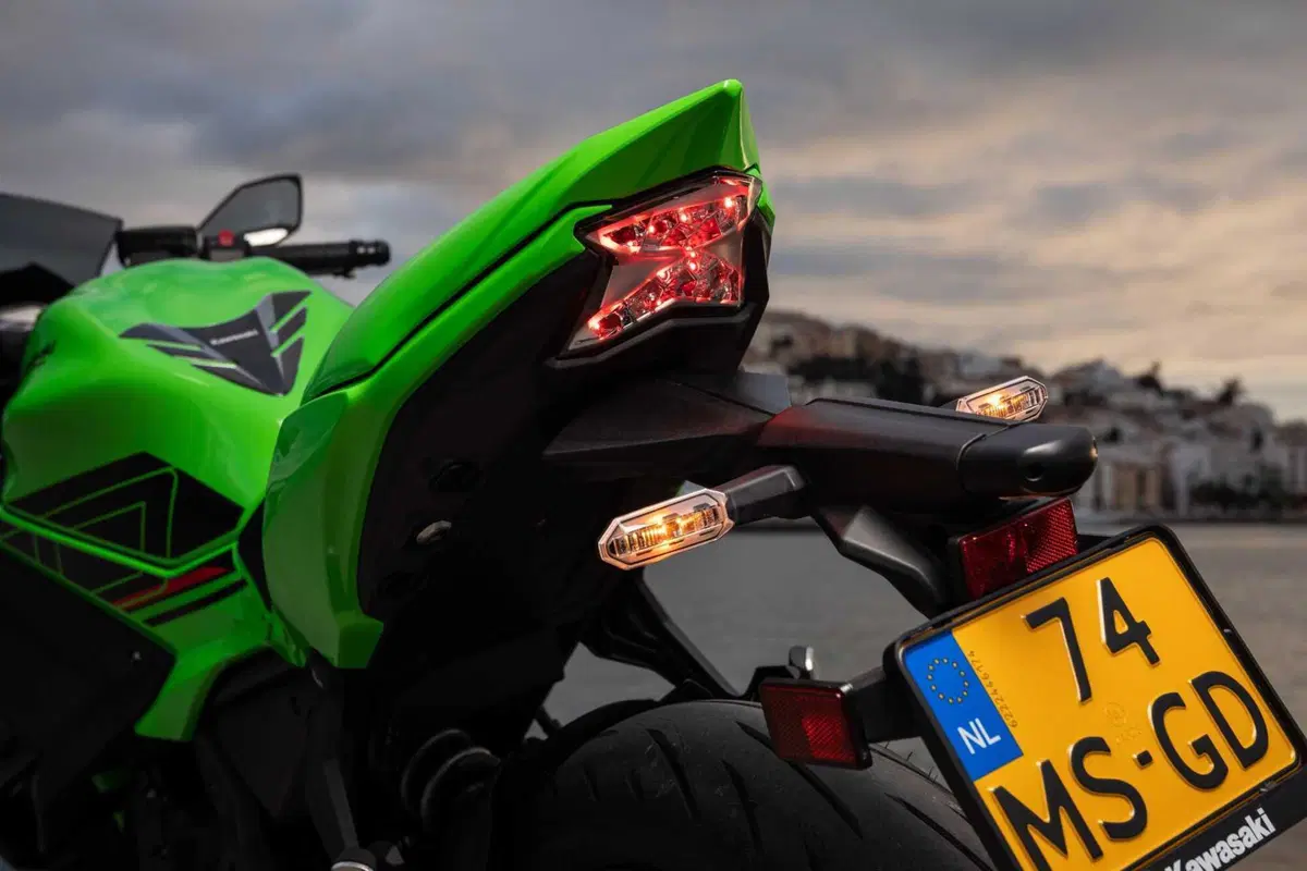 Nuda o carenata? Doppio test Kawasaki Z650 e Ninja 650 2023 [VIDEO] (28)