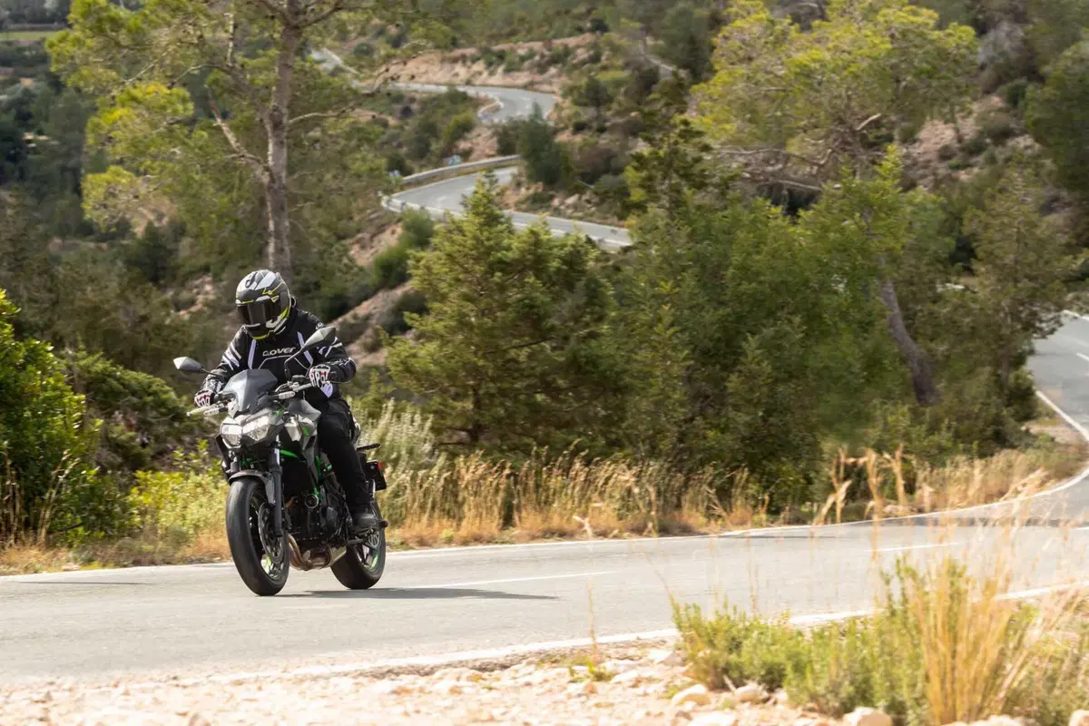 Nuda o carenata? Doppio test Kawasaki Z650 e Ninja 650 2023 [VIDEO] (29)