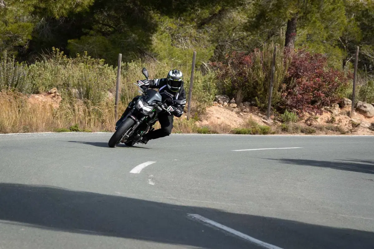 Nuda o carenata? Doppio test Kawasaki Z650 e Ninja 650 2023 [VIDEO] (38)