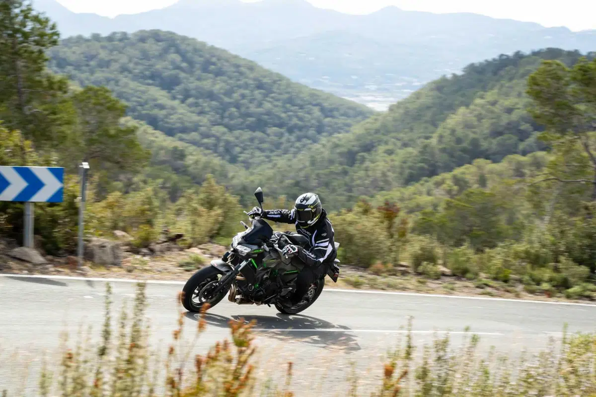 Nuda o carenata? Doppio test Kawasaki Z650 e Ninja 650 2023 [VIDEO] (41)