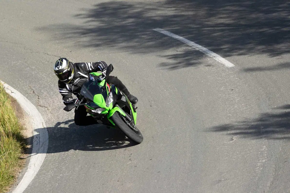 Nuda o carenata? Doppio test Kawasaki Z650 e Ninja 650 2023 [VIDEO] (42)