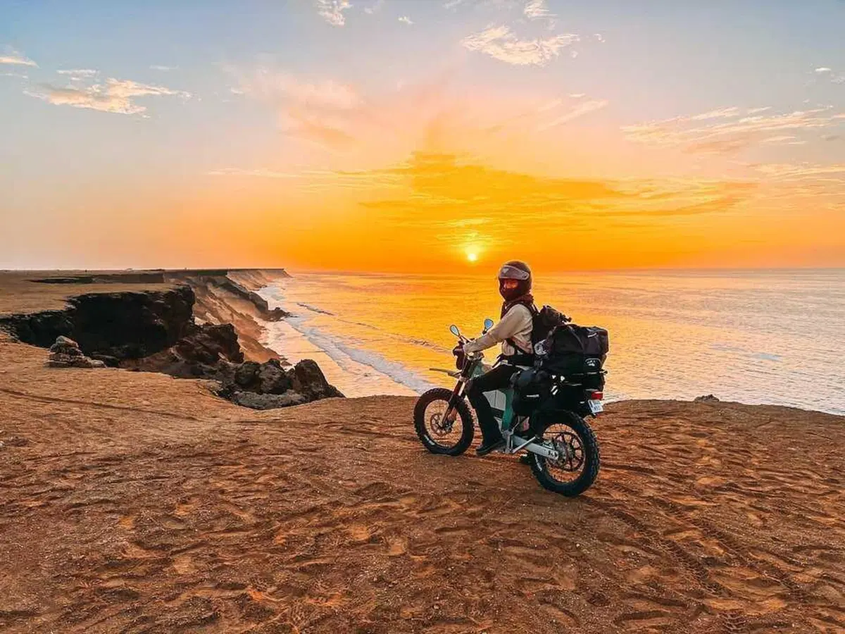 Completata la prima traversata del continente africano su una moto elettrica senza assistenza (3)