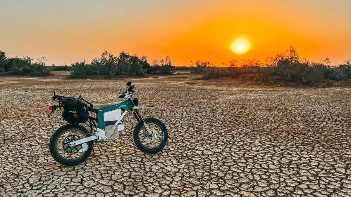 Completata la prima traversata del continente africano su una moto elettrica senza assistenza (6)