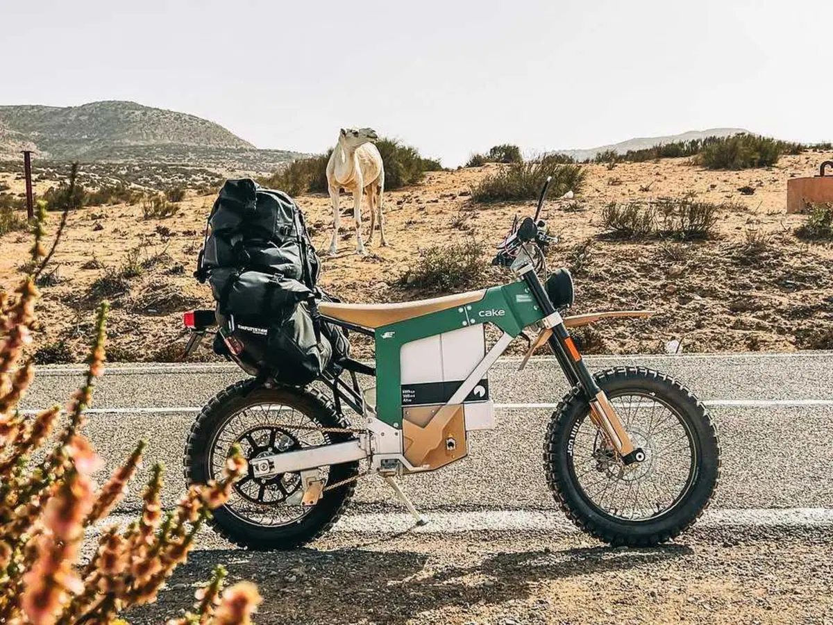 Completata la prima traversata del continente africano su una moto elettrica senza assistenza (7)