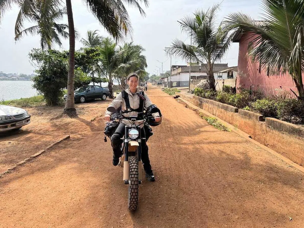 Completata la prima traversata del continente africano su una moto elettrica senza assistenza (8)