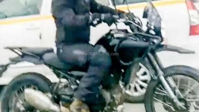 Spiata sulla neve la futura Royal Enfield Himalayan?