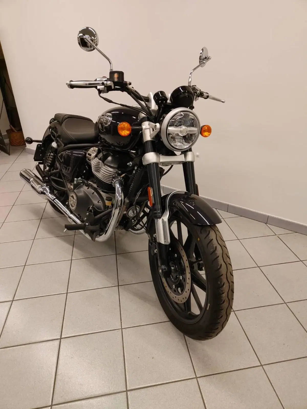 Royal Enfield Super Meteor 650 (2023 - 26) (4)
