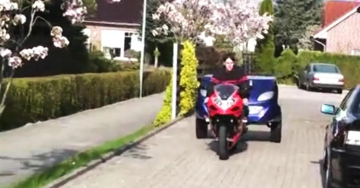 La Smart diventa il cassone, e la moto... diventa l'Ape! [VIDEO]
