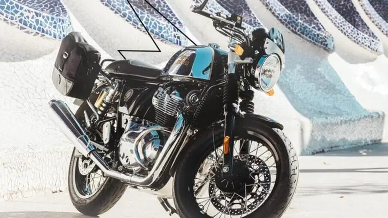 Tuoni e Fulmini, ma in UK. Due versioni speciali delle Royal Enfield Interceptor e Continental GT