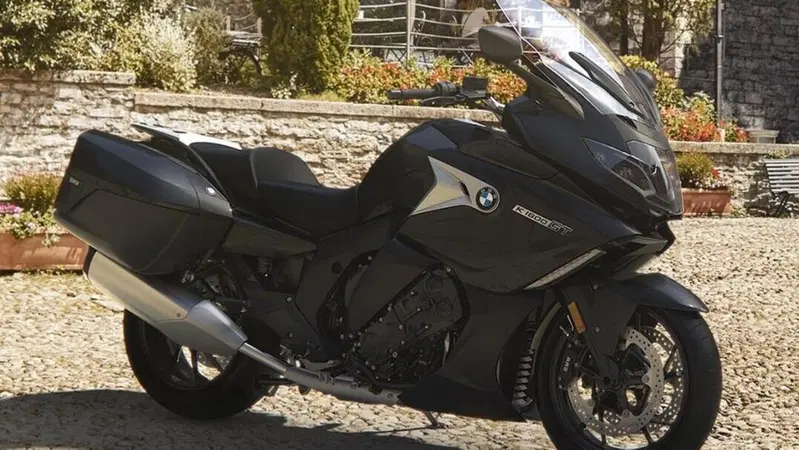 BMW pensa a un nuovo cavalletto centrale elettrico?