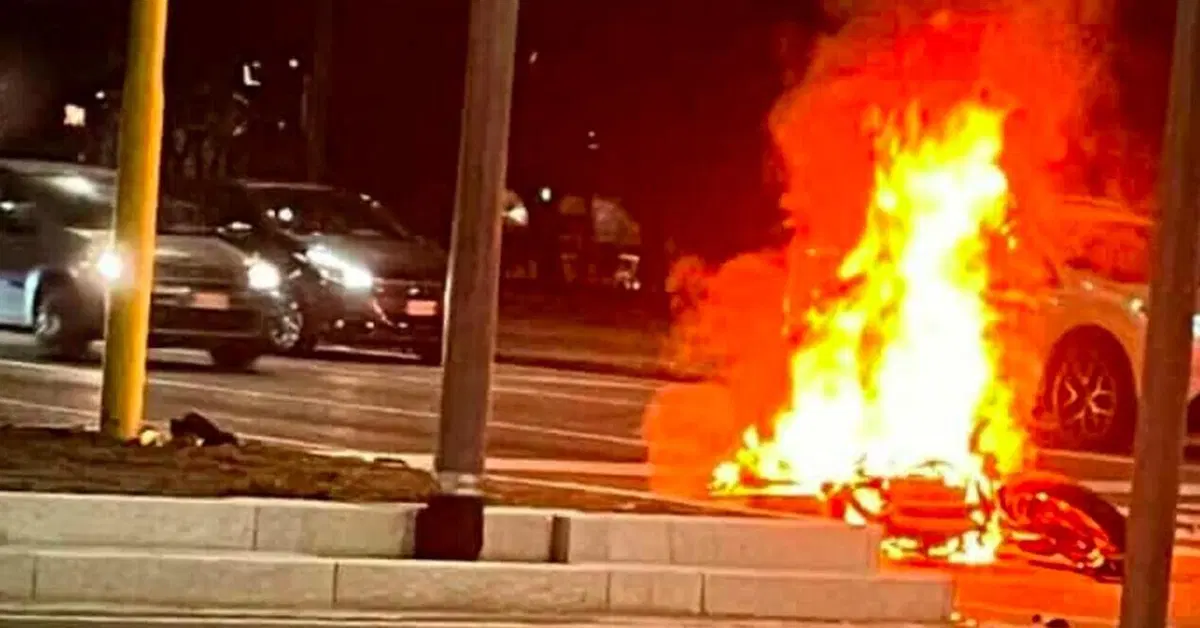 Milano. I residenti sull'incidente fatale di Davide: "Quei semafori sono pericolosi"