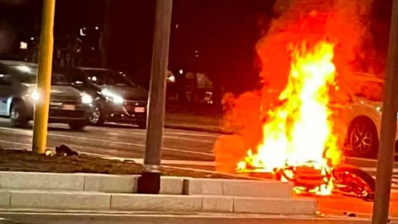 Milano. I residenti sull'incidente fatale di Davide: "Quei semafori sono pericolosi"