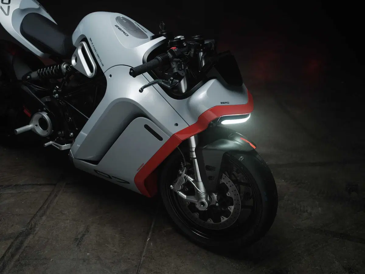 La supersportiva del futuro secondo Zero Motorcycles e Huge Design (3)