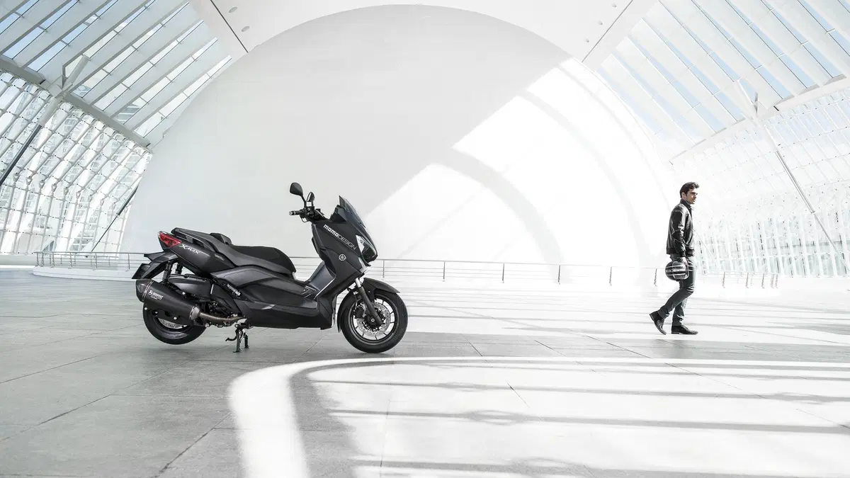 Yamaha X-Max 400 X-Max 400 Momodesign ABS (2014 - 16) (3)