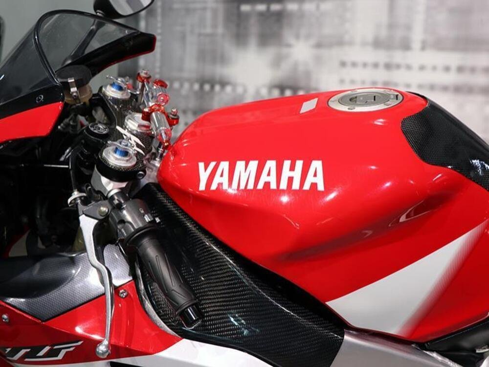 Yamaha YZF R1 (2000 - 01) (3)
