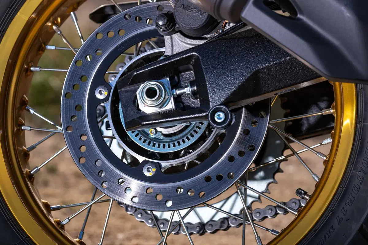 TEST Suzuki V-Strom 800DE, il nuovo paradigma. L'abbiamo provata su asfalto e in offroad [GALLERY]  (6)