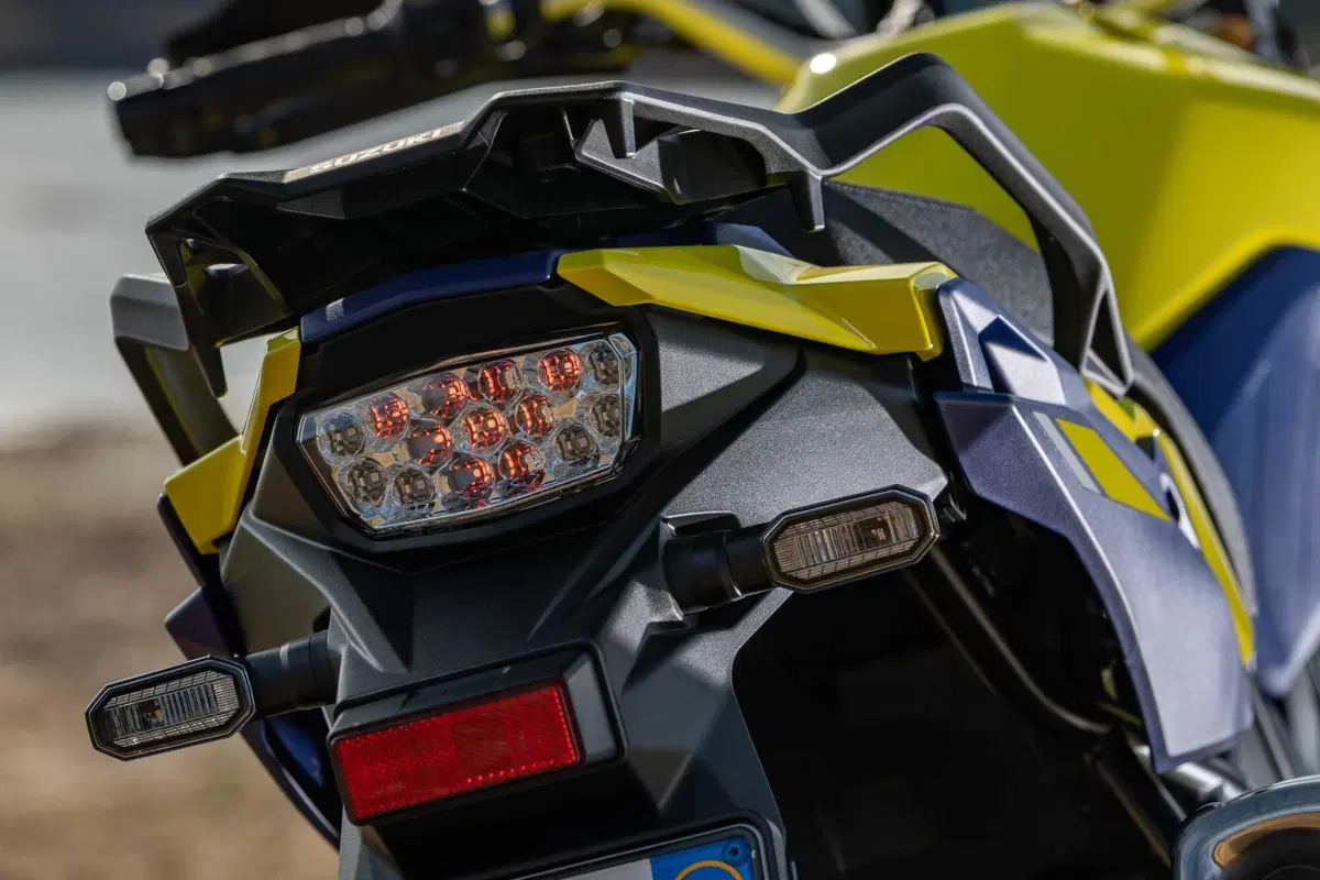 TEST Suzuki V-Strom 800DE, il nuovo paradigma. L'abbiamo provata su asfalto e in offroad [GALLERY]  (12)