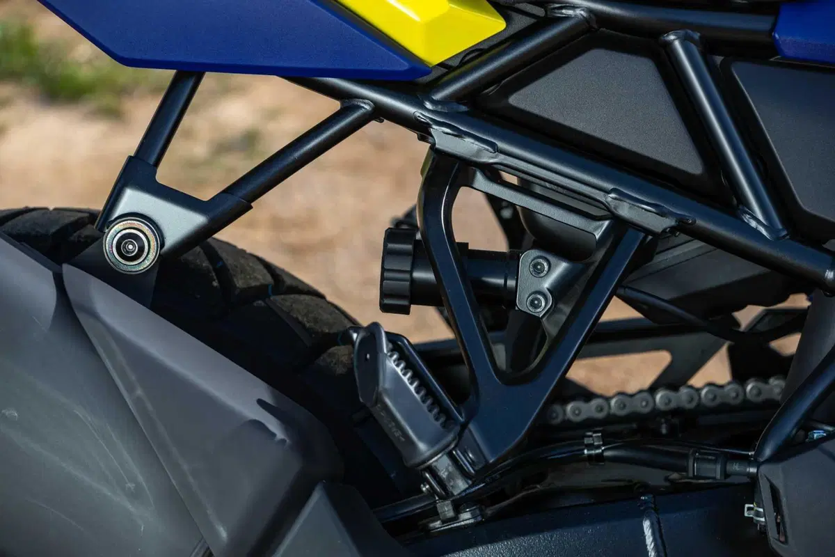 TEST Suzuki V-Strom 800DE, il nuovo paradigma. L'abbiamo provata su asfalto e in offroad [GALLERY]  (16)