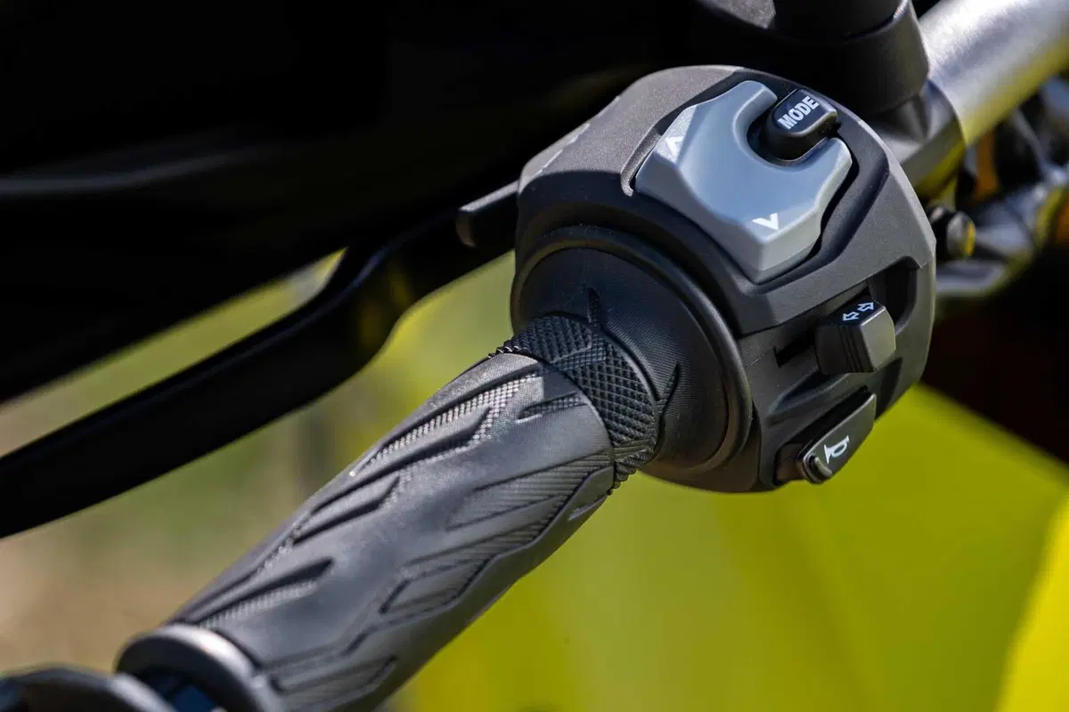 TEST Suzuki V-Strom 800DE, il nuovo paradigma. L'abbiamo provata su asfalto e in offroad [GALLERY]  (23)