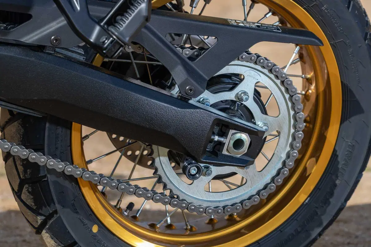 TEST Suzuki V-Strom 800DE, il nuovo paradigma. L'abbiamo provata su asfalto e in offroad [GALLERY]  (27)