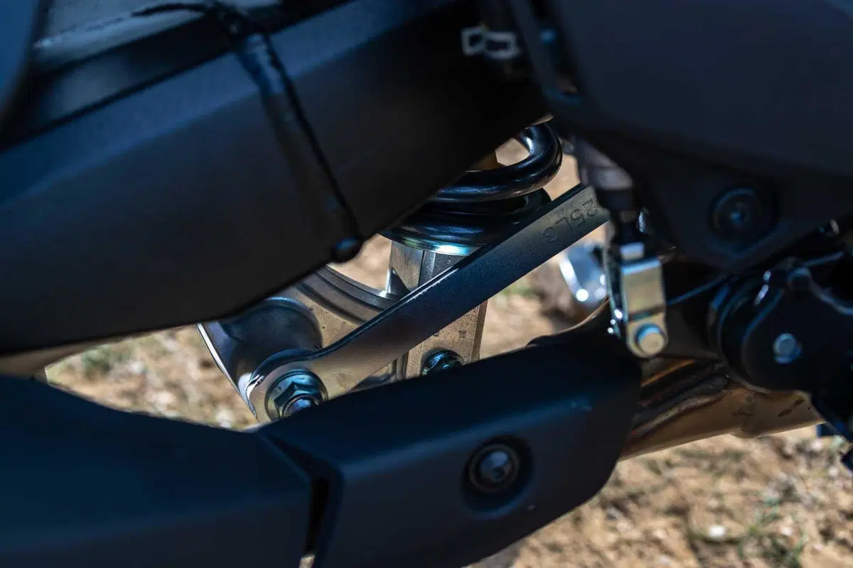 TEST Suzuki V-Strom 800DE, il nuovo paradigma. L'abbiamo provata su asfalto e in offroad [GALLERY]  (30)