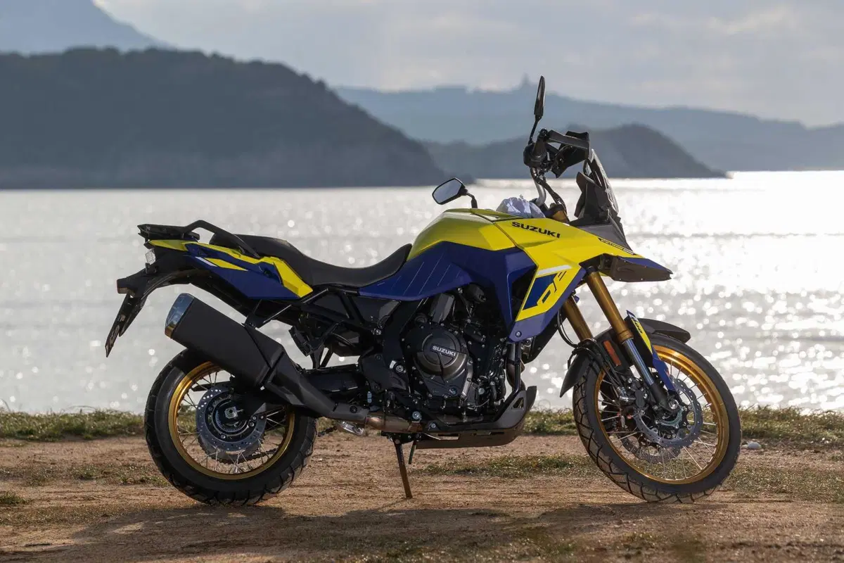 TEST Suzuki V-Strom 800DE, il nuovo paradigma. L'abbiamo provata su asfalto e in offroad [GALLERY] 