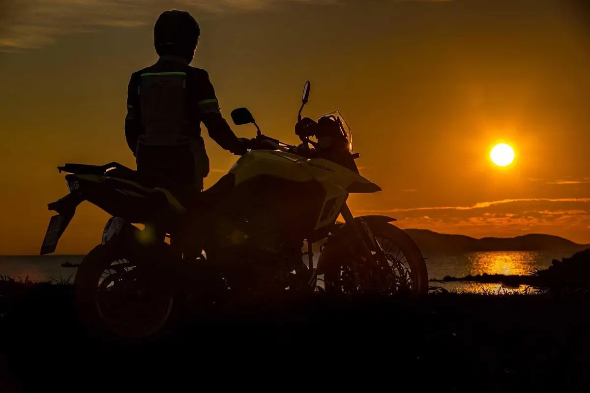 TEST Suzuki V-Strom 800DE, il nuovo paradigma. L'abbiamo provata su asfalto e in offroad [GALLERY] 