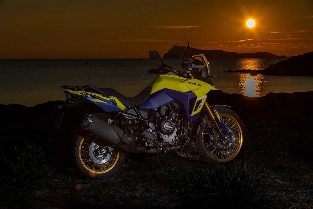 TEST Suzuki V-Strom 800DE, il nuovo paradigma. L'abbiamo provata su asfalto e in offroad [GALLERY]  (2)